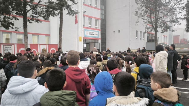 Tekirdağ'da okullarda 6 Şubat depremleri için saygı duruşu