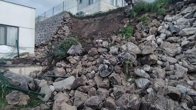 Çanakkale'de sağanak nedeniyle istinat duvarı çöktü