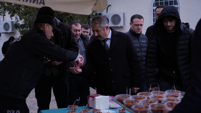 Ankara Emniyet Müdürlüğü 6 Şubat depremlerinde hayatını kaybedenler anısına lokma dağıttı