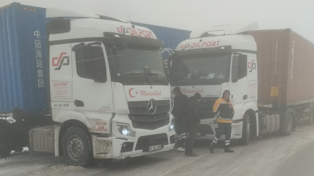 Çankırı'nın yüksek kesimlerinde yağan kar ulaşımda aksamaya yol açtı