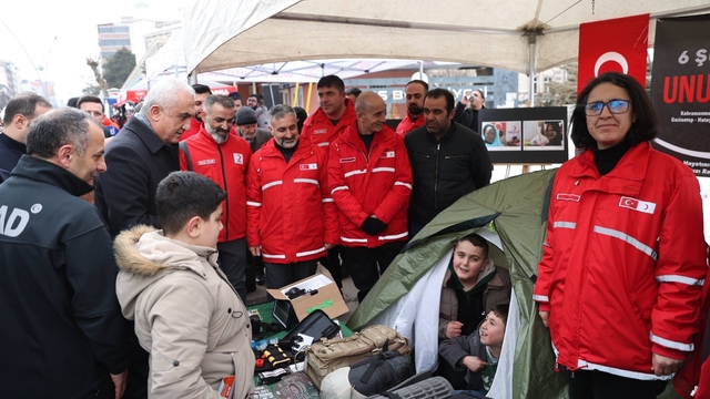 Depremde hayatını kaybedenler Muş'ta dualarla anıldı