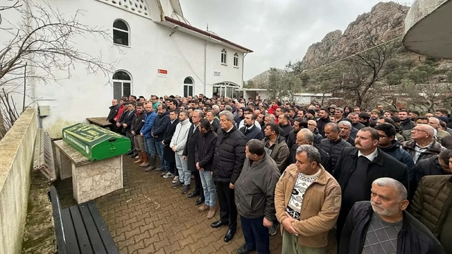 Otomobiliyle dereden geçerken sele kapılıp öldü (3)