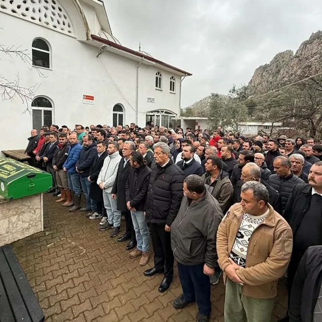 Otomobiliyle dereden geçerken sele kapılıp öldü (3)