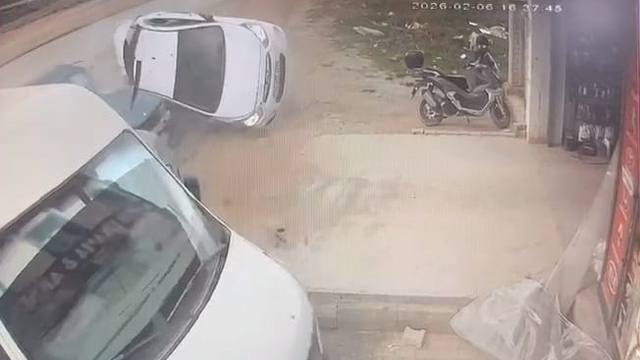 Çocuk sürücünün kullandığı otomobil, 3 araca çarpıp takla attı: 8 yaralı; kaza anı kamerada