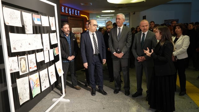 30 ülkeden 350 sanatçı posta sanatıyla "asrın felaketi"ni anlattı