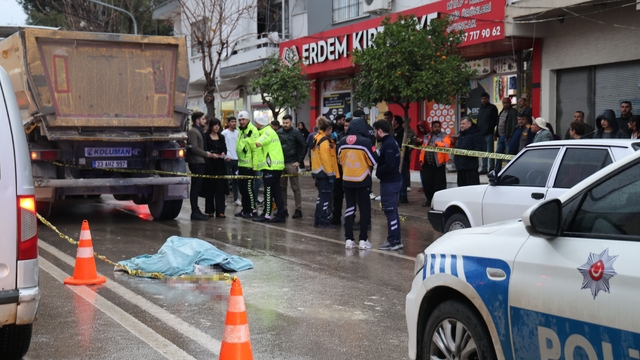 Kozan'da kamyonun çarptığı yaşlı adam hayatını kaybetti