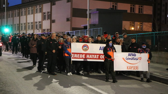 Kayseri'de 'sessiz' yürüyüş ve 'Mahalle Tahliye Tatbikatı' yapıldı