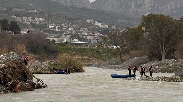 Asi Nehri'nde kaybolan Karakaya'yı arama çalışmaları 4'ncü gününde