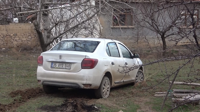 Polisin "dur" ihtarına uymayan şüpheliler aracı bırakıp kaçtı