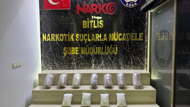 Bitlis'te iki araçta 17 kilo 500 gram skunk ele geçirildi; 2 tutuklama