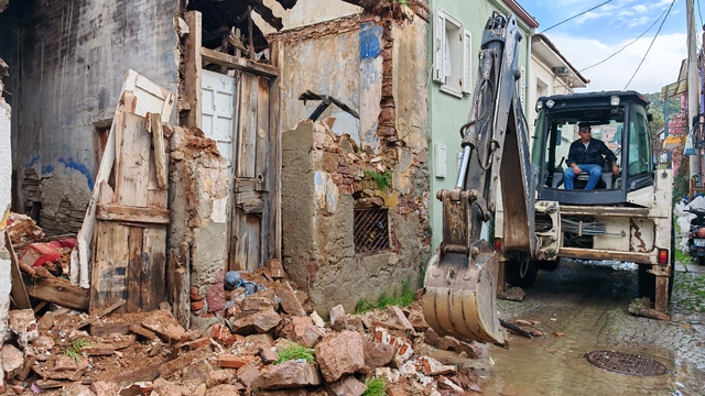 Balıkesir'deki sağanak yağış yaşamı olumsuz etkiledi