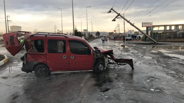 Konya'da tır ile kamyonet çarpıştı: 1 yaralı