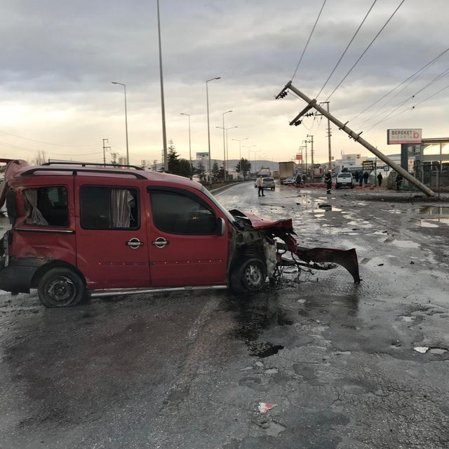 Konya'da tır ile kamyonet çarpıştı: 1 yaralı