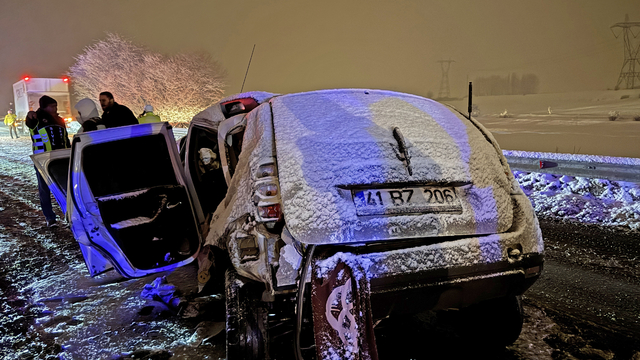 Erzurum'da tır ile çarpışan SUV tipi araçtaki 4 kişi hayatını kaybetti