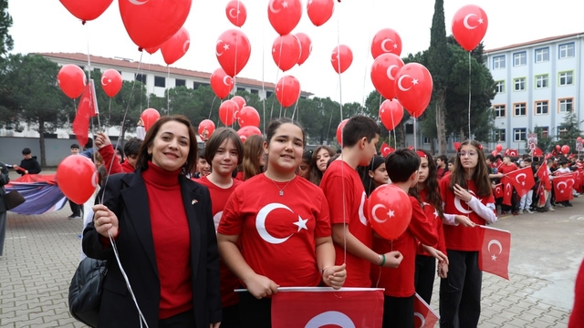 Karasu'da sokaklar kırmızı beyaza büründü