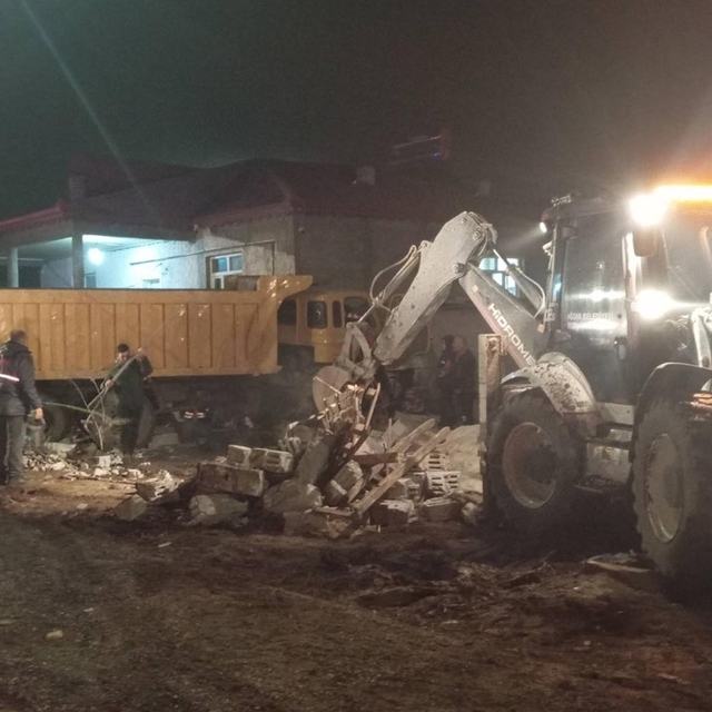 Iğdır'da kamyon eve girdi; 1 yaralı