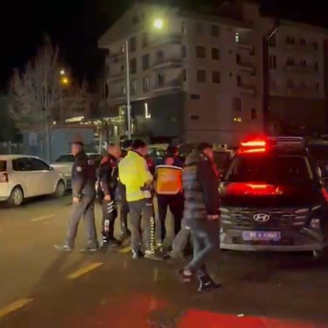 Dur ihtarına uymadı, kaza yaptı: O anlar kamerada