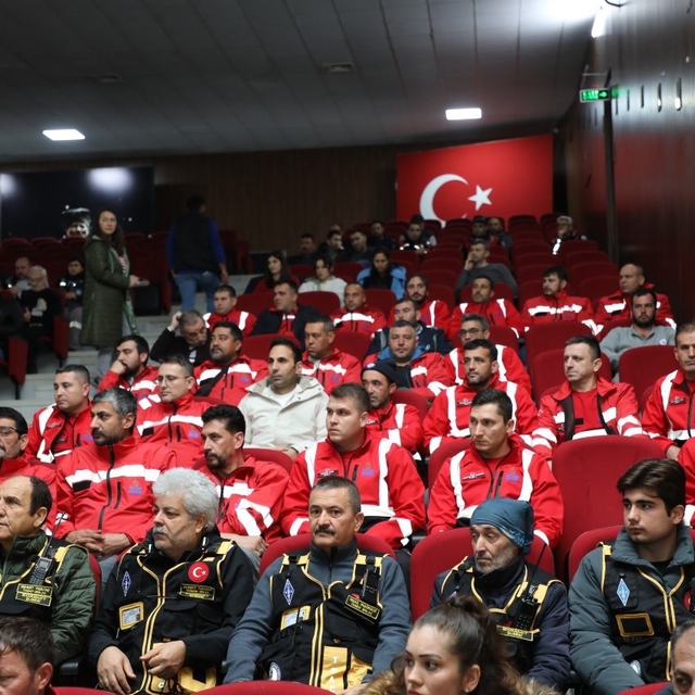 Edremit Belediyesi'nden "Temel Afet Bilinçlendirme Eğitimi"