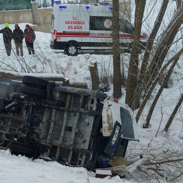 Muş'ta işçi servisi şarampole yuvarlandı: 6 yaralı