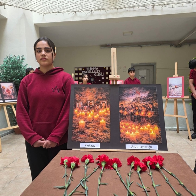 Deprem şehitleri Özalp'ta anıldı