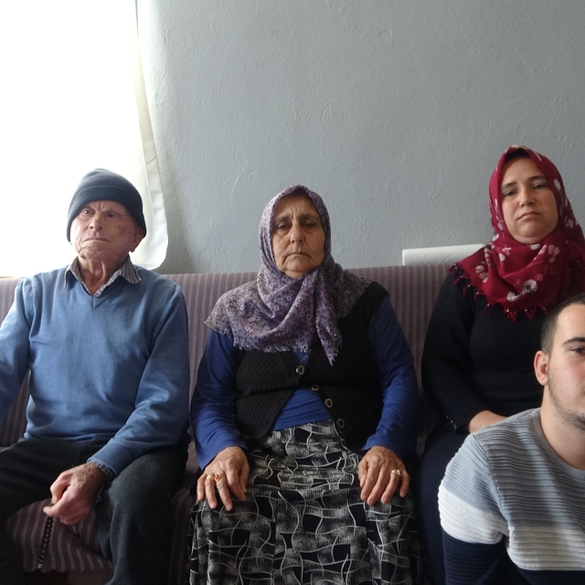 Tedavi gördüğü hastanenin depremde yıkılmasıyla vefat eden kocasının ardınd...