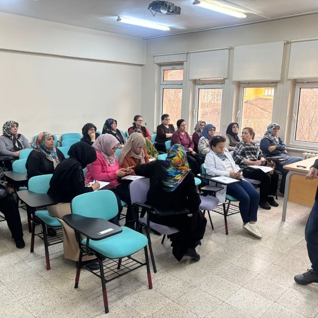 Bilecik'te kursiyerlere kumar bağımlılığı ve çocuk yetiştirme eğitimi