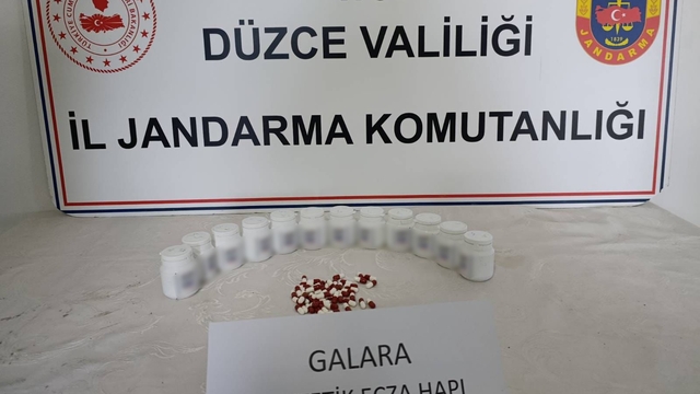 Araçtan atılan poşetten uyuşturucu çıktı