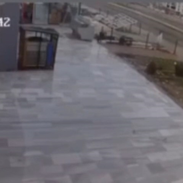 Diyarbakır'da takla atan otomobil yandı, sürücü yaralandı