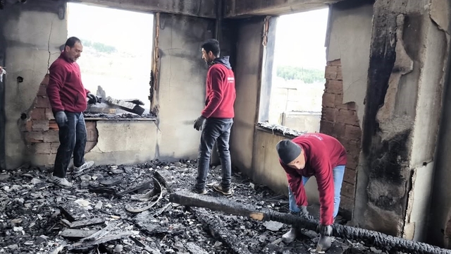 Bolu'da yanan camide enkaz kaldırma çalışmaları başladı