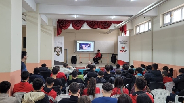 Kütahya'da "Gençlik ve Güvenli Gelecek" projesi kapsamında öğrencilere bilgilendirme yapıldı