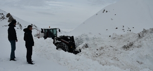 Beytüşşebap'ta kar kalınlığı yer yer 3 metreyi buldu