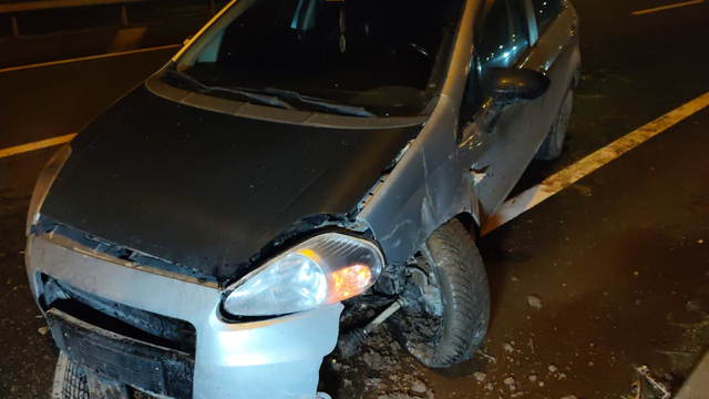 Yola düşen yatak, kazaya neden oldu; 1 yaralı