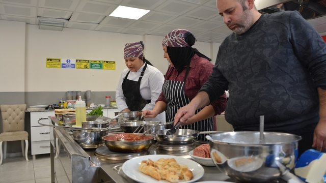 Eskişehir'de yöresel yemekler öğrencilerle buluşturuldu