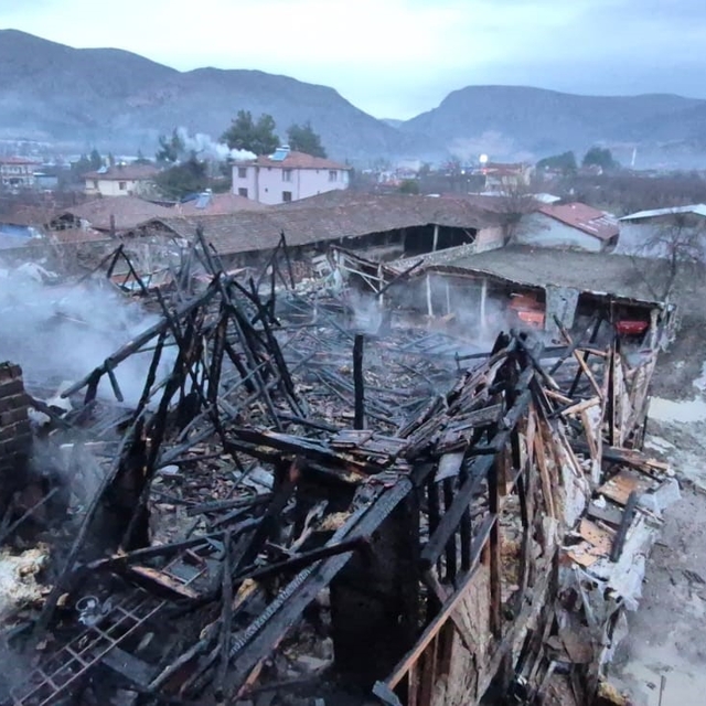 Amasya'da ahır yangında kül oldu: 1 hayvan telef oldu