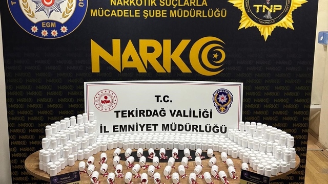 Çorlu'da 2 'torbacı' tutuklandı, 26 bin 730 sentetik ecza ele geçirildi