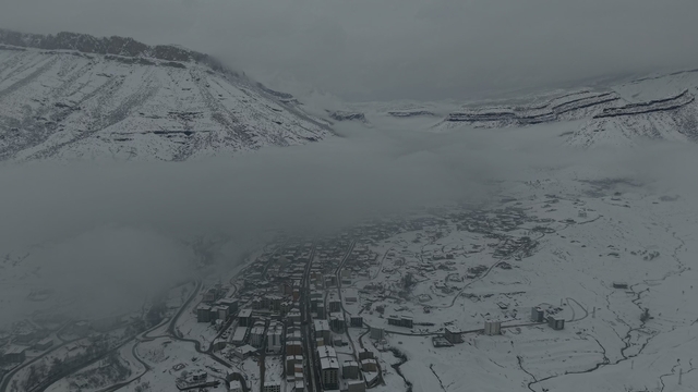 Sisle kaplanan Derecik dronla görüntülendi