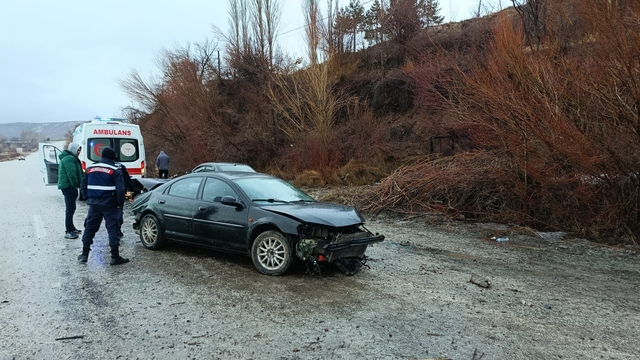 Malatya'da devrilen otomobildeki 5 kişi yaralandı