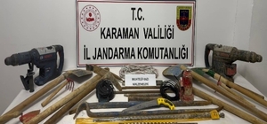 Karaman'da jandarma uyuşturucu ve kazı malzemeleri ele geçirdi