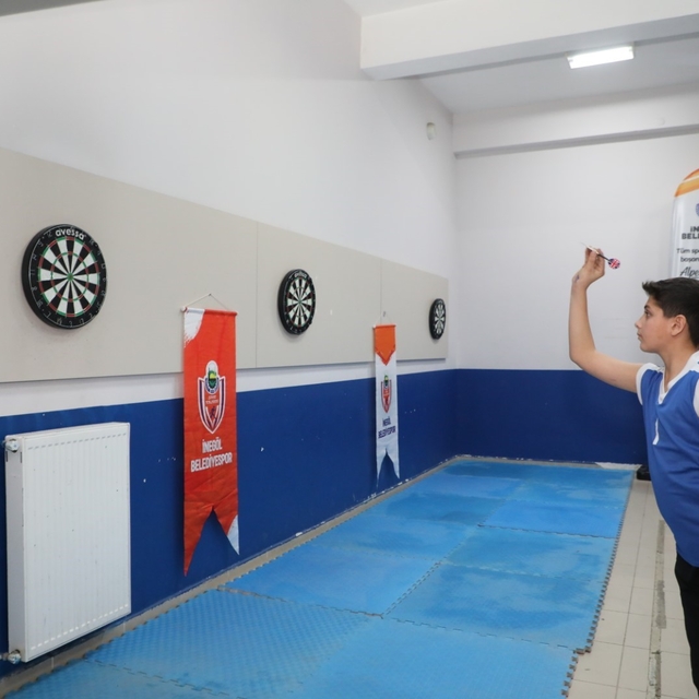 Öğrenciler dart turnuvasında kıyasıya mücadele etti