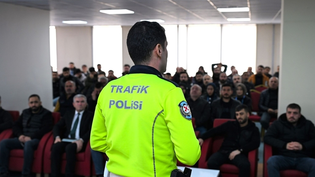 Batman'da okul servisi sürücülerine eğitim verildi