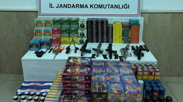 Jandarmanın uyuşturucu ve kaçakçılık operasyonlarında 10 şahıs tutuklandı