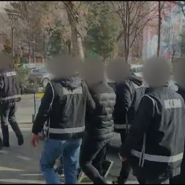 Yapay zeka kullanıp kendilerini MİT personeli olarak tanıtarak dolandıran 2...