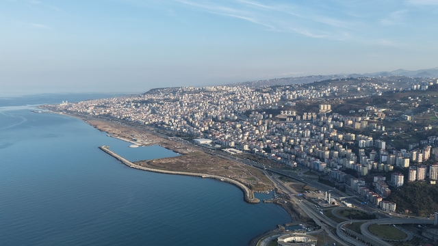 Karadeniz'de plansız yapılaşma deprem tehlikesini büyütüyor
KTÜ Jeofizik Mühendisliği Bölümü Sismoloji Ana Bilim Dalı Dr. Öğr. Üyesi Özgenç Akın:
"Yapı stokumuzun çok başarılı olduğunu söyleyemem"