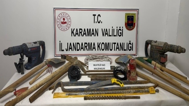 Karaman'da jandarma uyuşturucu ve kazı malzemeleri ele geçirdi