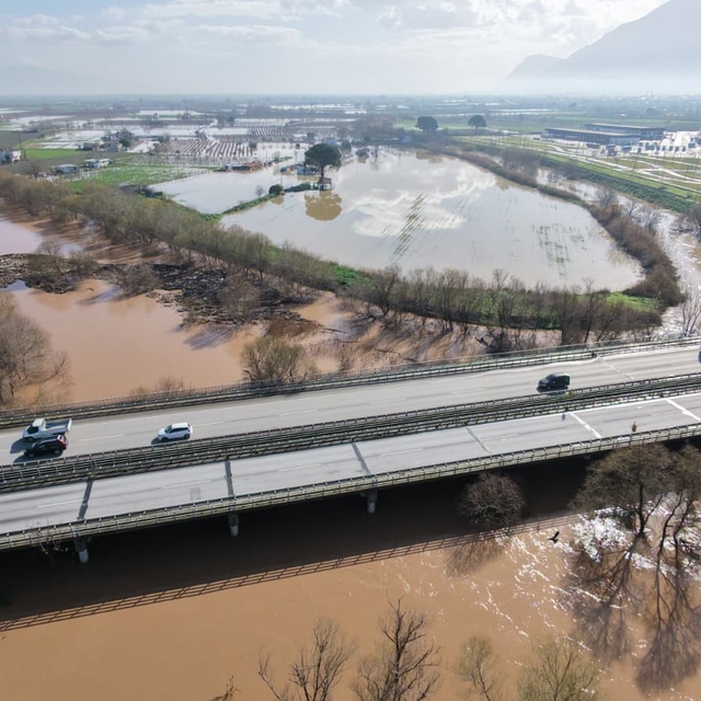 Adımla geçilen nehir taştı
Eylül ayında adımla geçilen Gediz Nehri taştı
Ku...