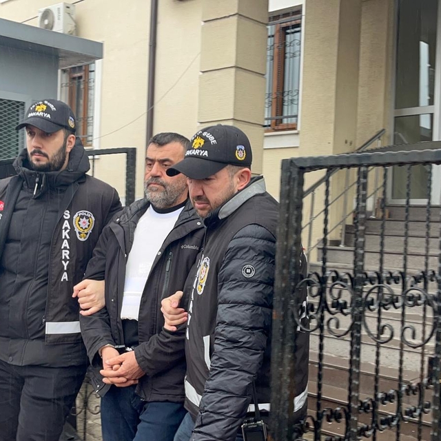 Eşini ve ilişkisi olduğunu iddia ettiği emlakçıyı öldüren emekli polis adli...