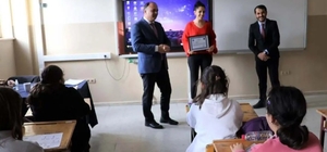 Sinop'ta öğrenciler için gönüllü çalışan öğretmen ödüllendirildi