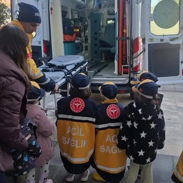 Sinop'ta minik öğrenciler ambulansı yakından tanıdı