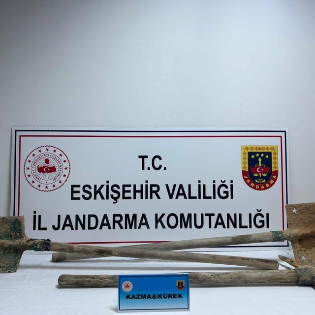 Kaçak kazı yapan 2 kişi suçüstü yakalandı