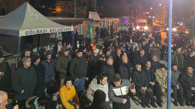 Gölbaşı'nda deprem şehitleri gözyaşlarıyla anıldı